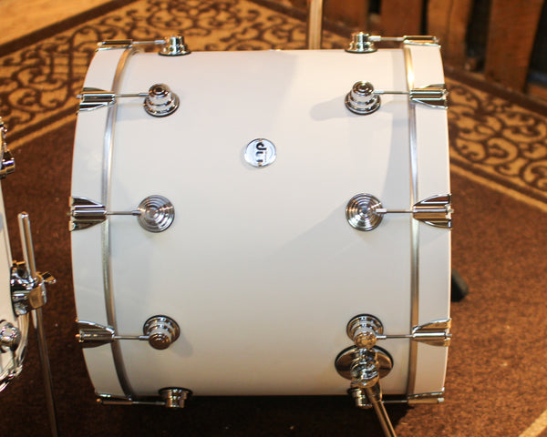 DW Collector's 333 Matte White Hard Satin Drum Set - 22,10,12,14,16 - SO#1410361