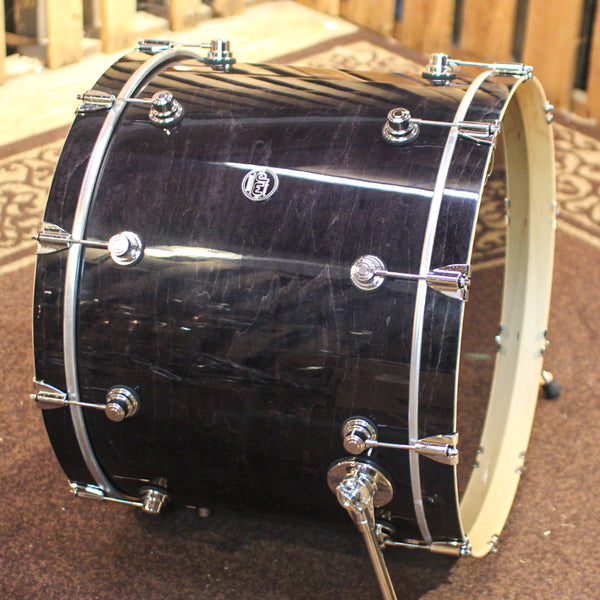 DW Performance Ebony Stain Bass Drum - 18x24