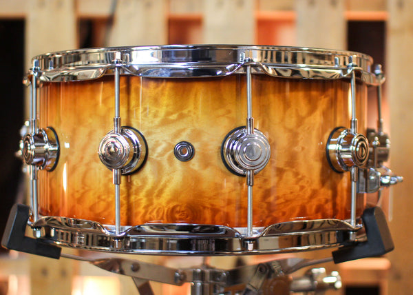 DW 6.5x14 Collector's Maple 333 Almond Burst over Super Quilted Maple Snare Drum - SO#1434411