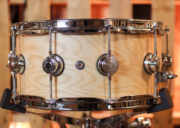 DW 6.5x14 Collector's Maple 333 Natural Hard Satin over White Ash Swirl Snare Drum - SO#1421336