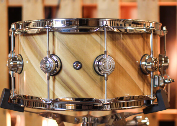 DW 6.5x14 Collector's Maple 333 Natural Lacquer over Twisted Rainbow Snare Drum - SO#1424079