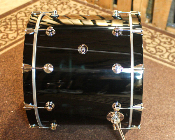 DW Performance Piano Black Lacquer Bass Drum - 18x22